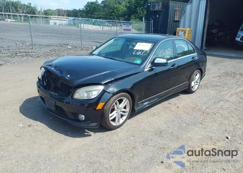 2009 Mercedes-Benz C 300 z USA, uszkodzony, nr VIN WDDGF81XX9R064181